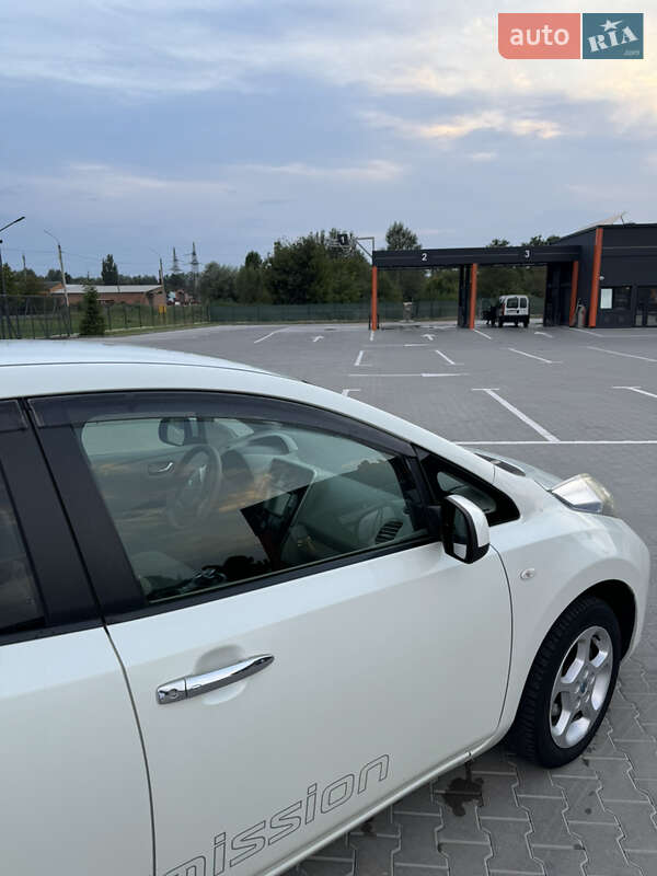 Хэтчбек Nissan Leaf 2011 в Виннице