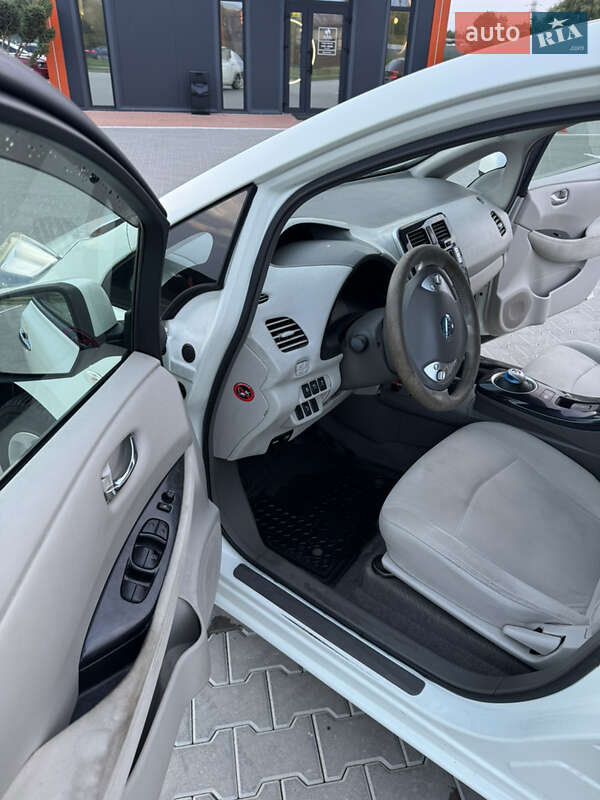 Хэтчбек Nissan Leaf 2011 в Виннице