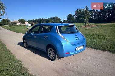 Хетчбек Nissan Leaf 2014 в  фото 11 Хетчбек Nissan Leaf 2014 в