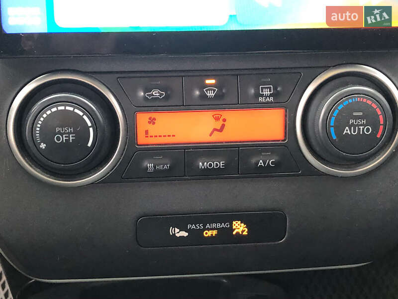 Хэтчбек Nissan Leaf 2015 в Днепре