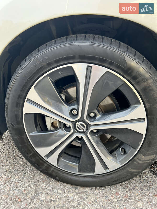 Хэтчбек Nissan Leaf 2018 в Ровно