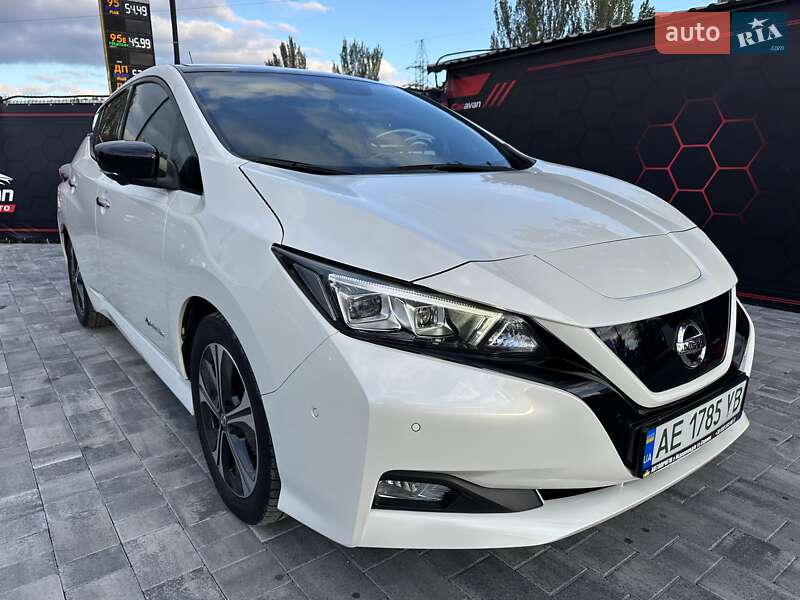 Хетчбек Nissan Leaf 2018 в Дніпрі