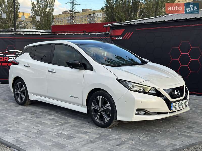 Хетчбек Nissan Leaf 2018 в Дніпрі