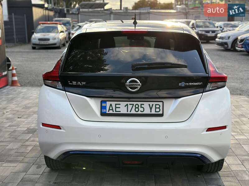 Хетчбек Nissan Leaf 2018 в Дніпрі