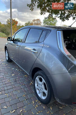 Хэтчбек Nissan Leaf 2015 в 