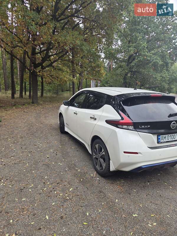Хэтчбек Nissan Leaf 2019 в Малине