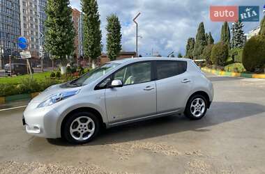 Хэтчбек Nissan Leaf 2012 в 