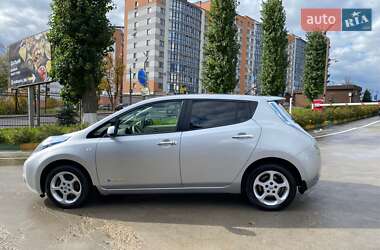 Хэтчбек Nissan Leaf 2012 в 