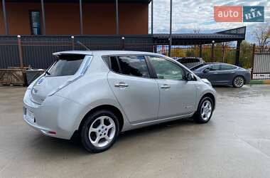Хэтчбек Nissan Leaf 2012 в 