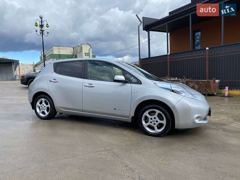 Хэтчбек Nissan Leaf 2012 в Ивано-Франковске