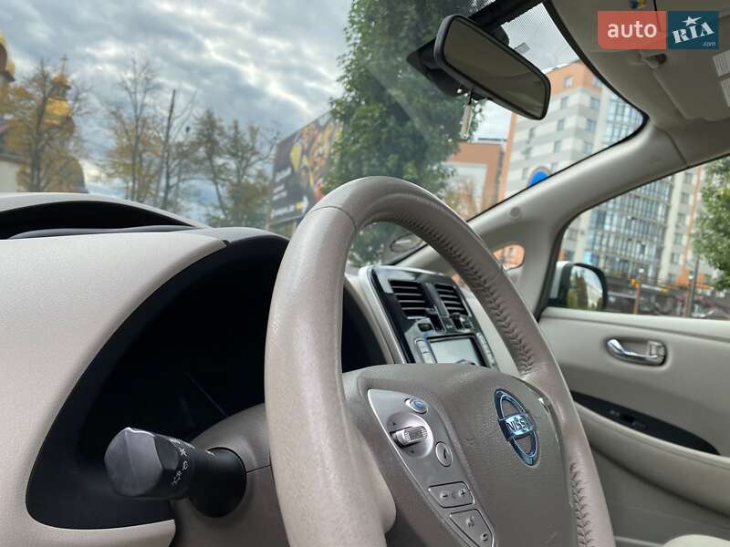 Хэтчбек Nissan Leaf 2012 в Ивано-Франковске