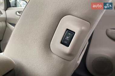 Хэтчбек Nissan Leaf 2012 в 