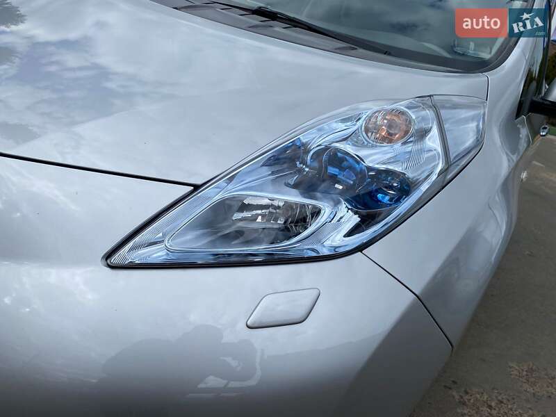Хэтчбек Nissan Leaf 2012 в Ивано-Франковске