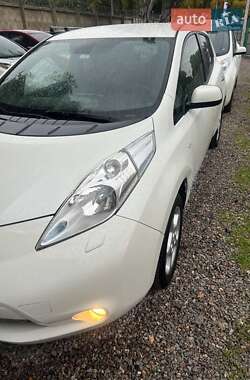 Хэтчбек Nissan Leaf 2015 в 