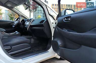 Хэтчбек Nissan Leaf 2014 в 