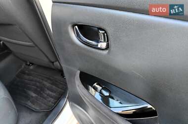 Хэтчбек Nissan Leaf 2014 в 