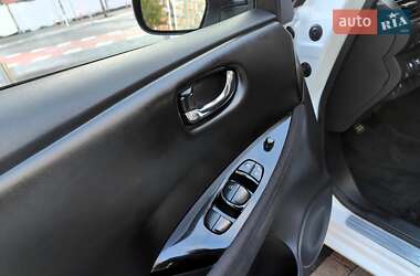 Хэтчбек Nissan Leaf 2014 в 