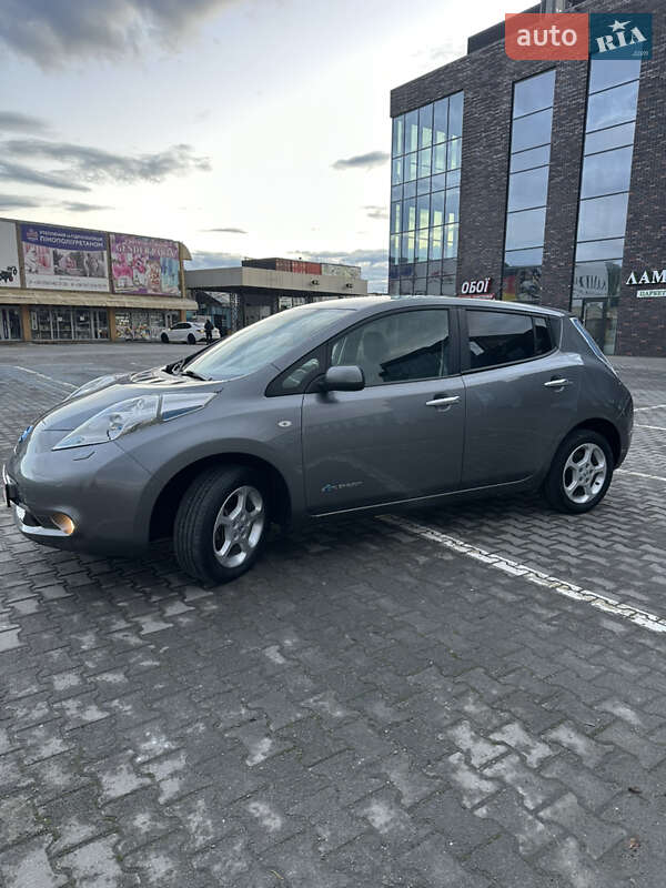 Хэтчбек Nissan Leaf 2013 в Черновцах