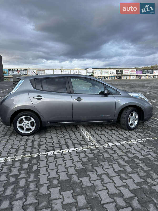Хэтчбек Nissan Leaf 2013 в Черновцах