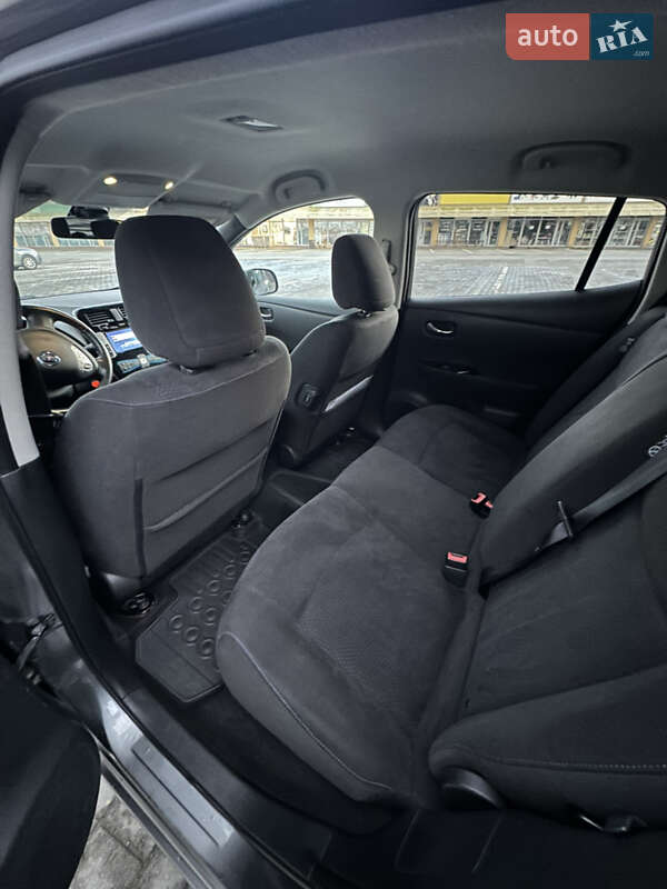 Хэтчбек Nissan Leaf 2013 в Черновцах