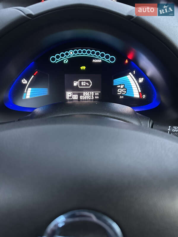 Хэтчбек Nissan Leaf 2013 в Черновцах