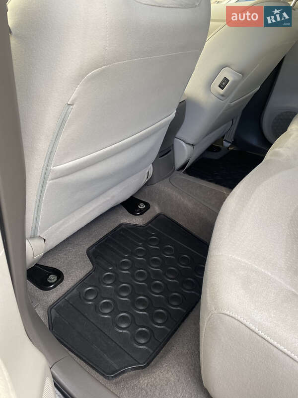 Хэтчбек Nissan Leaf 2012 в Ровно