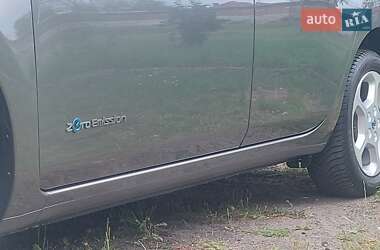 Хэтчбек Nissan Leaf 2014 в 