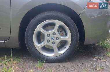 Хэтчбек Nissan Leaf 2014 в 