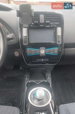 Хэтчбек Nissan Leaf 2014 в 