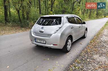 Хэтчбек Nissan Leaf 2013 в 