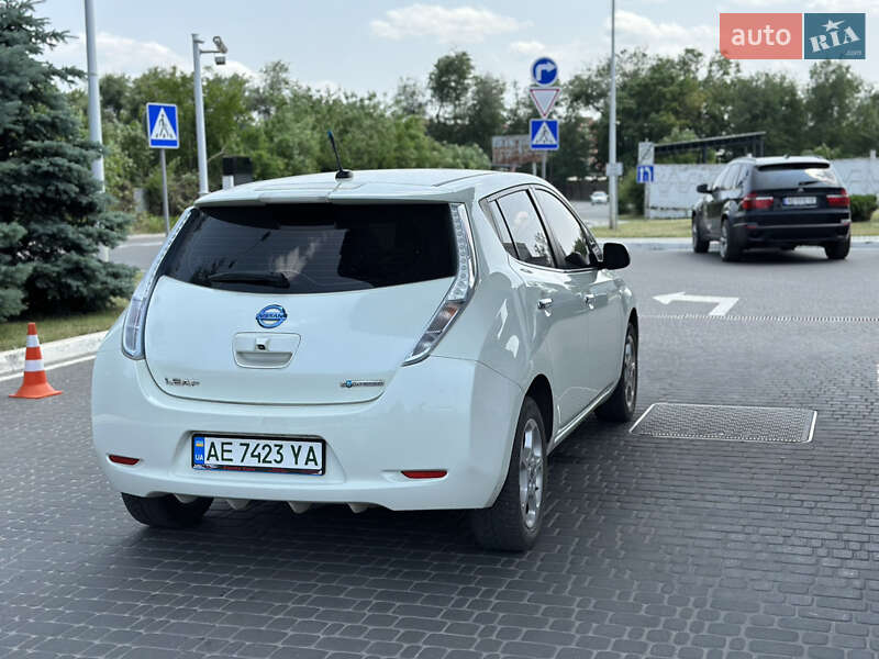 Хэтчбек Nissan Leaf 2012 в Днепре