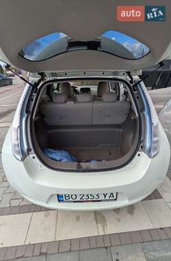Хэтчбек Nissan Leaf 2012 в  фото 3 Хэтчбек Nissan Leaf 2012 в