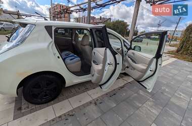Хэтчбек Nissan Leaf 2012 в  фото 7 Хэтчбек Nissan Leaf 2012 в