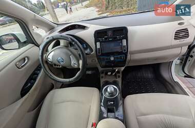 Хэтчбек Nissan Leaf 2012 в  фото 12 Хэтчбек Nissan Leaf 2012 в