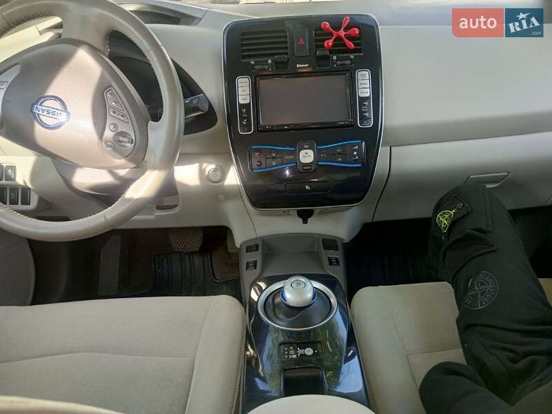Хэтчбек Nissan Leaf 2012 в Хмельницком