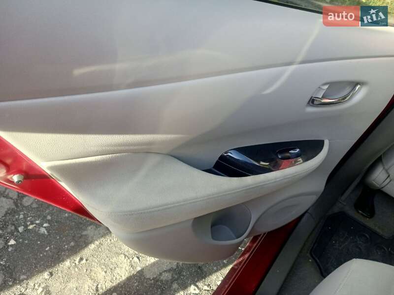 Хэтчбек Nissan Leaf 2012 в Хмельницком
