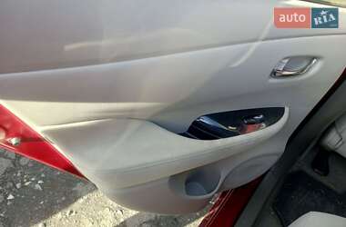 Хетчбек Nissan Leaf 2012 в 