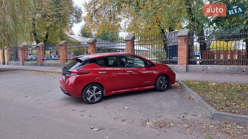 Хэтчбек Nissan Leaf 2018 в Киеве