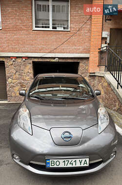Хэтчбек Nissan Leaf 2014 в 