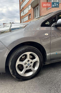 Хэтчбек Nissan Leaf 2014 в 