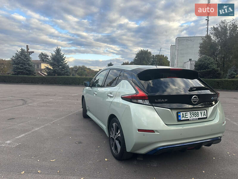 Хэтчбек Nissan Leaf 2018 в Каменском