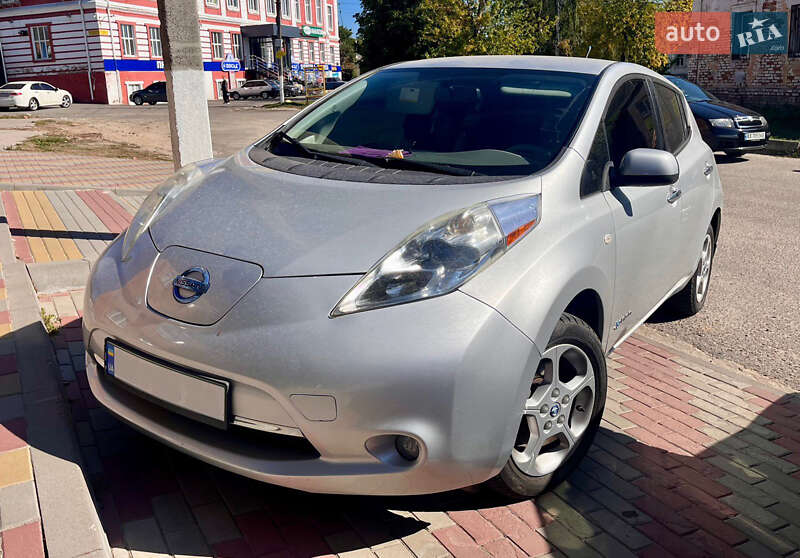 Хэтчбек Nissan Leaf 2011 в Ахтырке