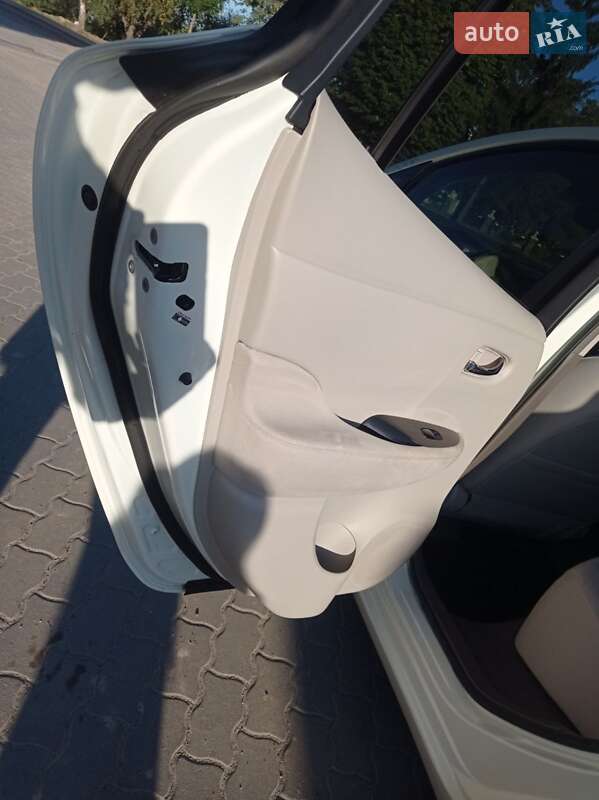 Хэтчбек Nissan Leaf 2012 в Коломые фото 11 Хэтчбек Nissan Leaf 2012 в Коломые