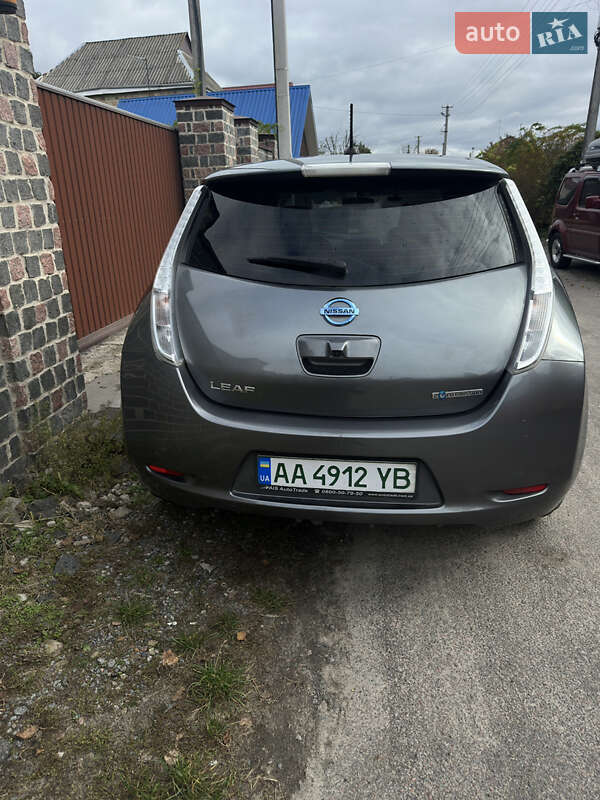 Хетчбек Nissan Leaf 2015 в Києві