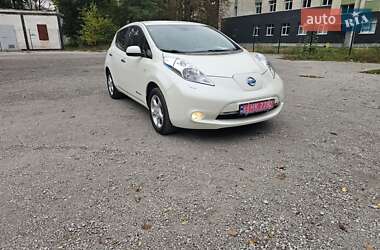 Хэтчбек Nissan Leaf 2015 в 