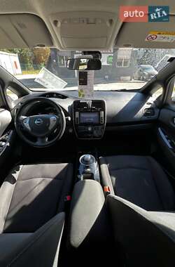 Хэтчбек Nissan Leaf 2015 в 