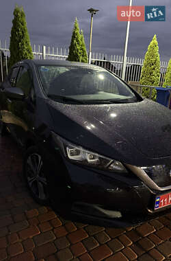 Хэтчбек Nissan Leaf 2019 в 