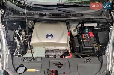 Хэтчбек Nissan Leaf 2015 в 