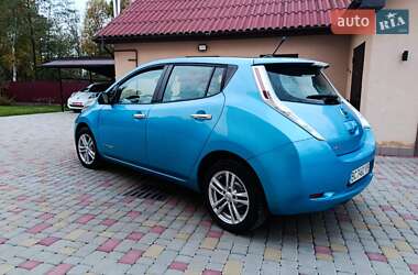 Хэтчбек Nissan Leaf 2013 в 