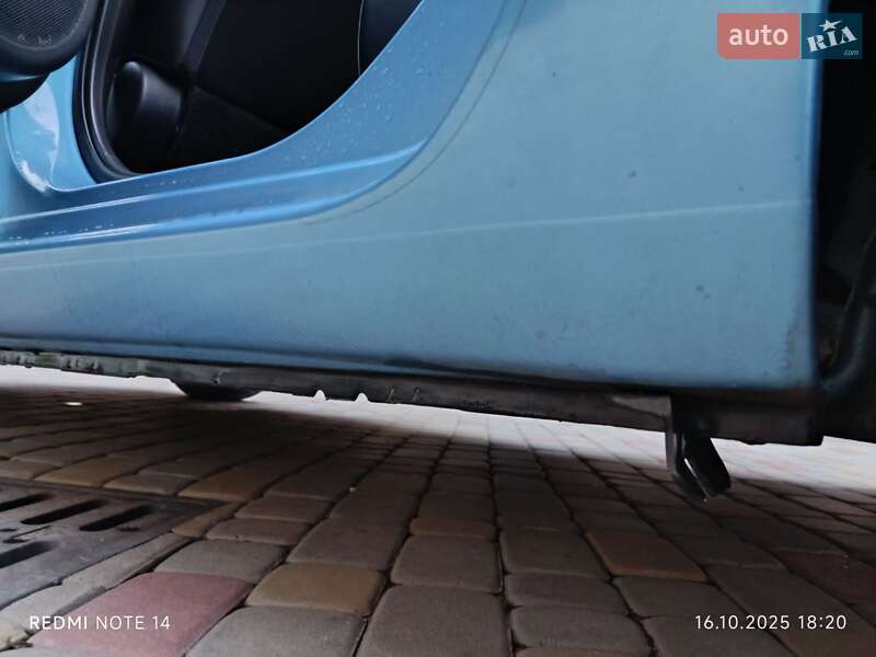 Хетчбек Nissan Leaf 2013 в Івано-Франківську